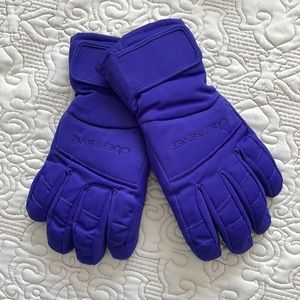 Skiing gloves